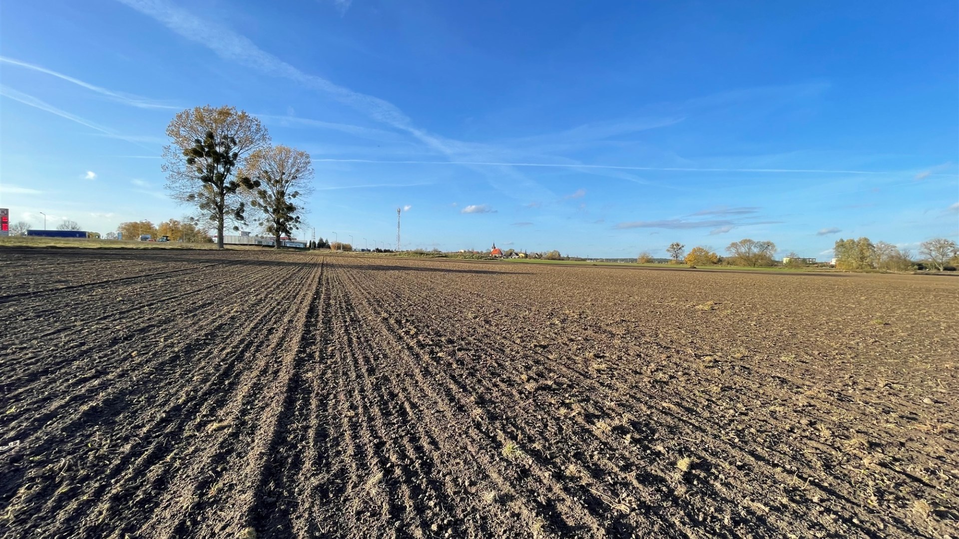 Działka na sprzedaż