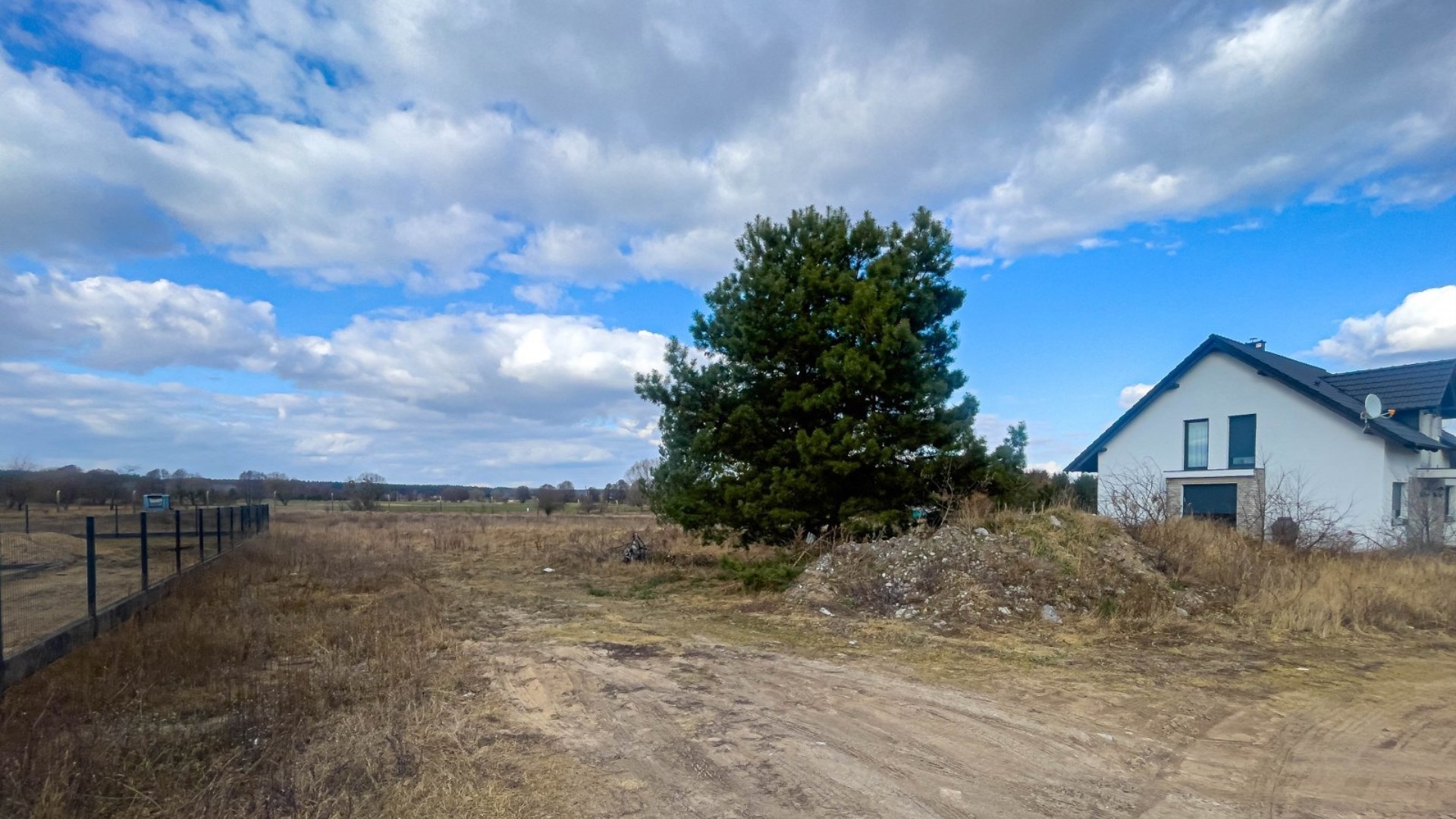 Działka na sprzedaż